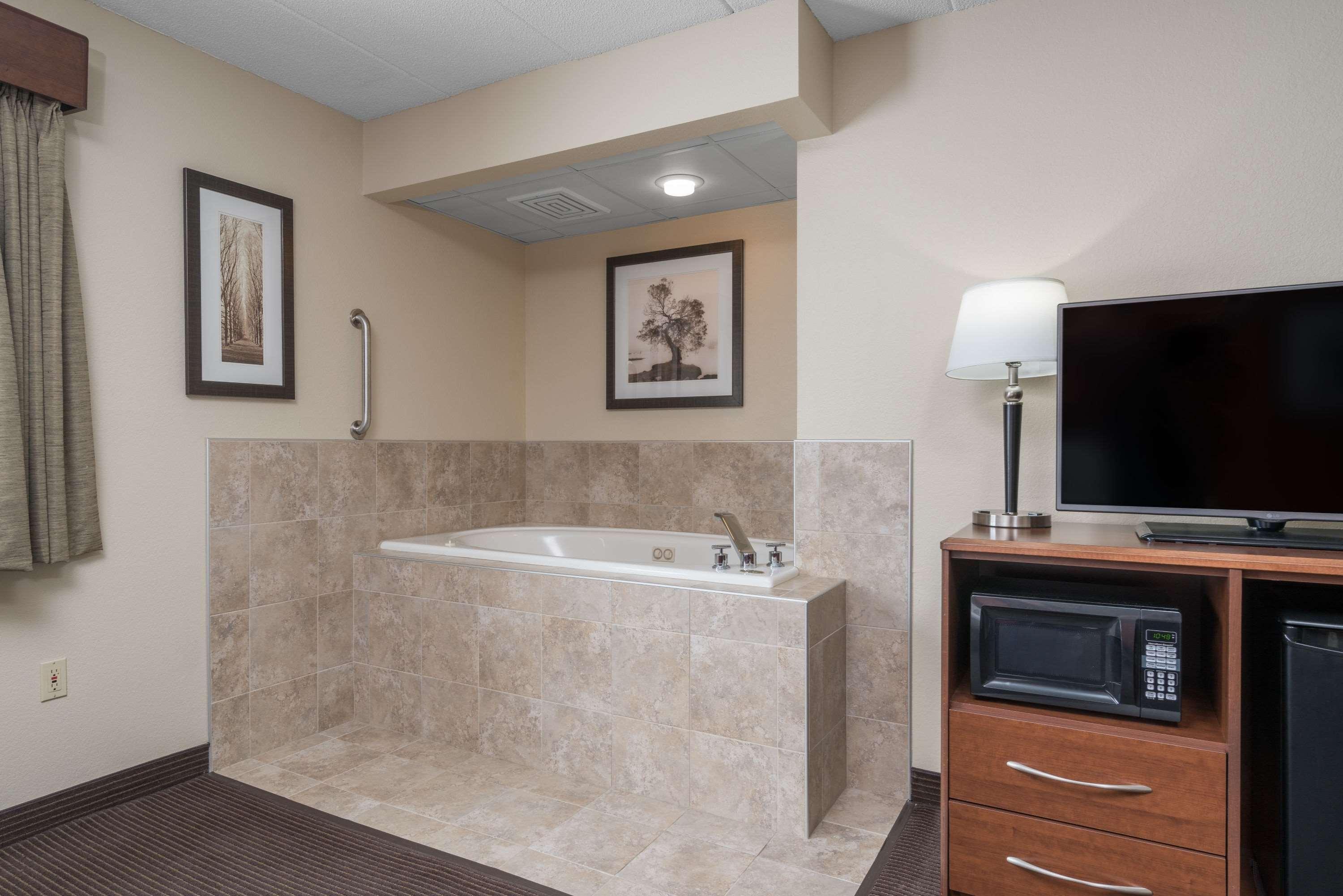 AmericInn by Wyndham Bemidji Bagian luar foto