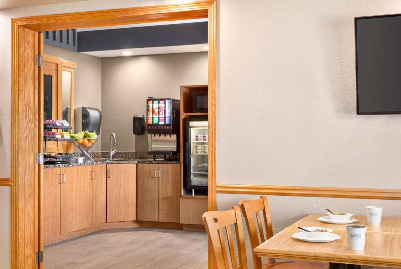AmericInn by Wyndham Bemidji Bagian luar foto